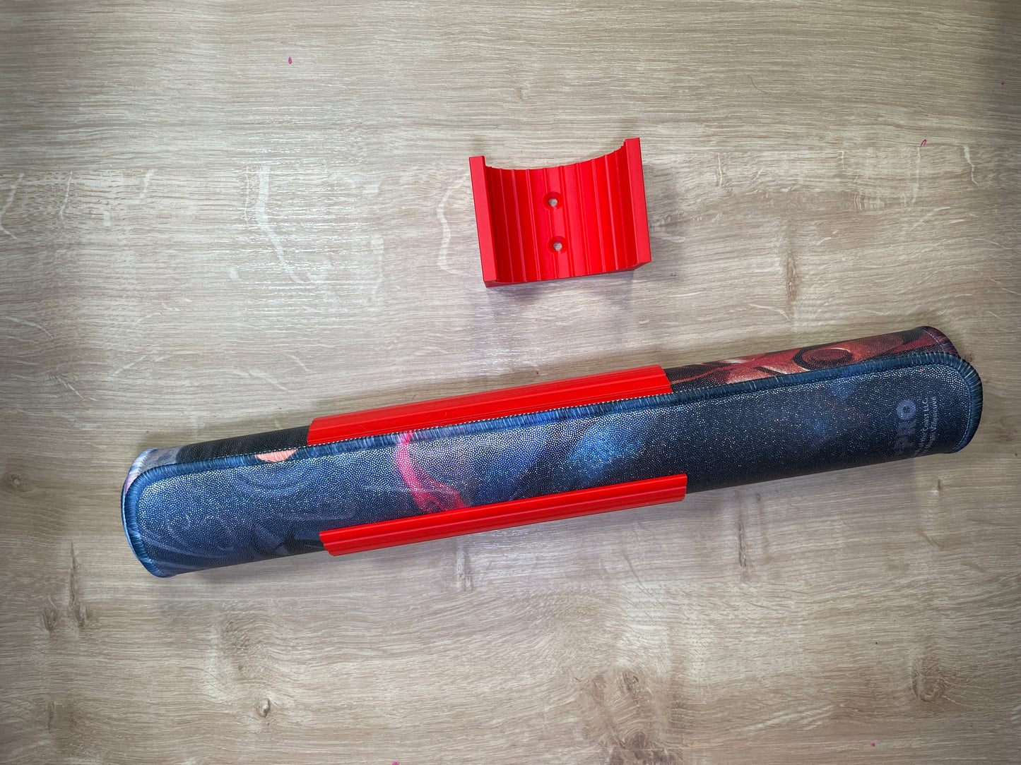 Wandhalterung für Spielmatten & Mousepads – abnehmbar & transportabel