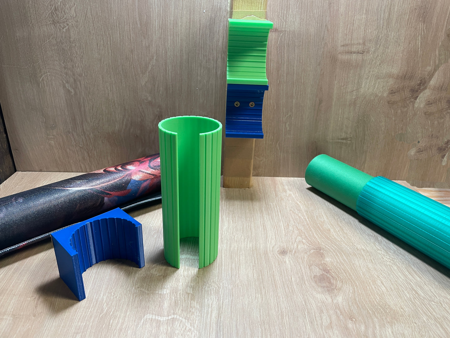 Wandhalterung für Spielmatten & Mousepads – abnehmbar & transportabel